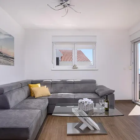 Tommy Apartment *